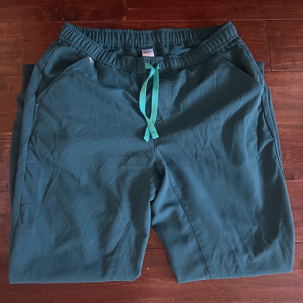 Figs mens green sweats/scrubs size large